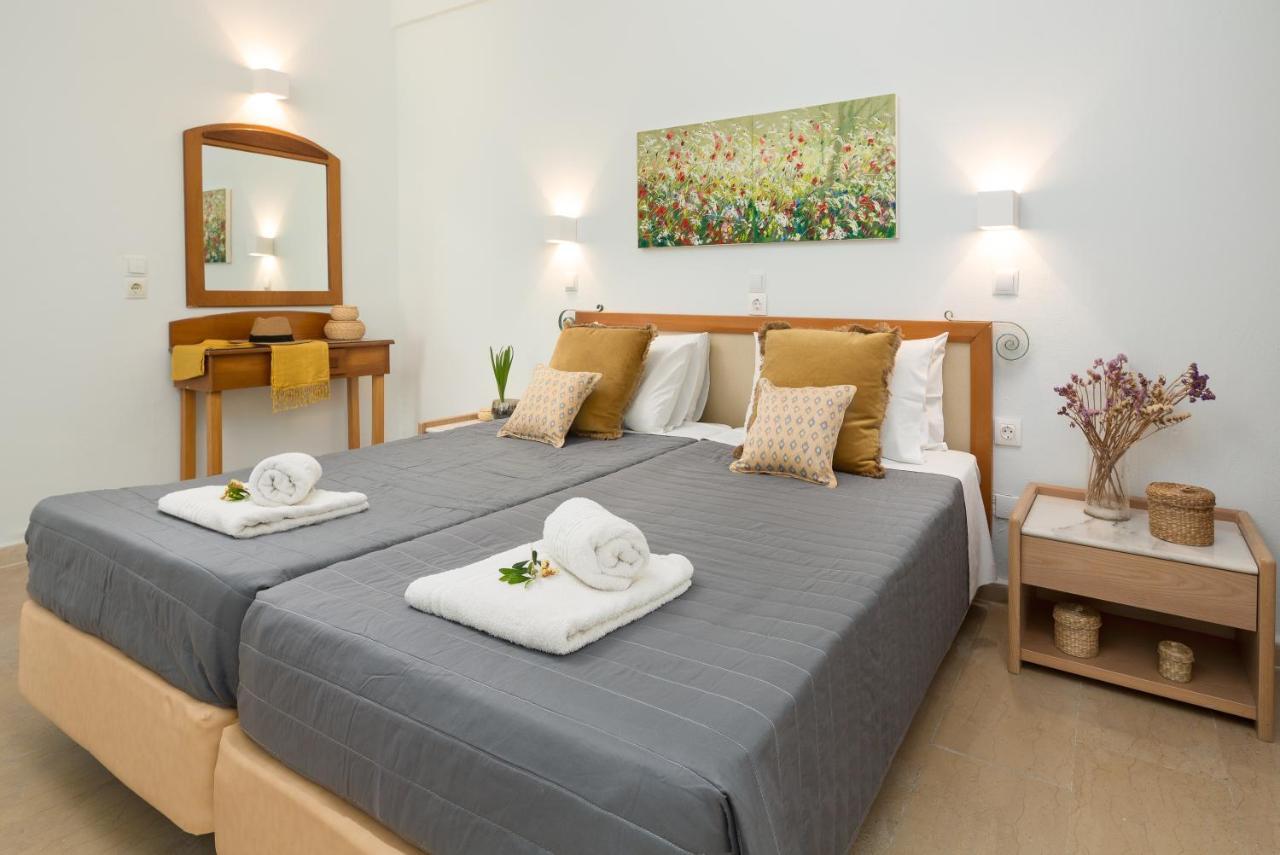 Finata Studios (Adults Only) กาวอส ภายนอก รูปภาพ